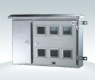 单相电表箱是一种安装单相电能表的配电箱，门上开有抄表窗口，主要用于民用建筑，商业配电系统中。